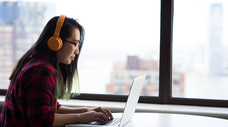 Joven emprendedor, libreta (Foto: clon/Pexels)