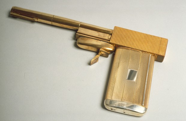 A arma de Francisco Scaramanga em '007 contra o Homem com a Pistola de Ouro' (Foto: Reprodução/James Bond Exposition)