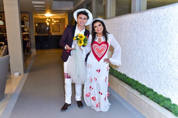 Mara Maravilha e o noivo, Gabriel Torres  (Foto: Leo Franco / AgNews)