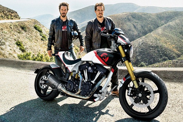 Keanu Reeves e Gard Hollinger, nomes à frente da Arch Motorcycle (Foto: Reprodução/neimanmarcus.com)