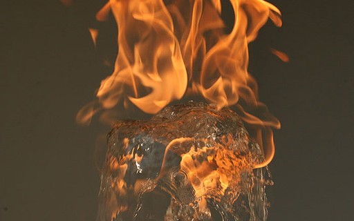 Uma bola de fogo com água e a palavra fogo no fundo