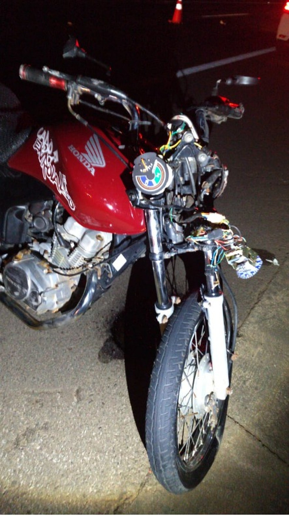 Motociclista atingiu caminhoneiros na SP-270 — Foto: Polícia Rodoviária
