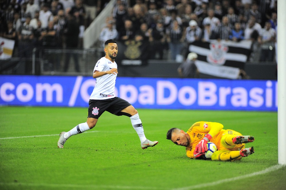 Diego Alves tem lesão constatada na coxa esquerda; exames não apontam contusão em Diego