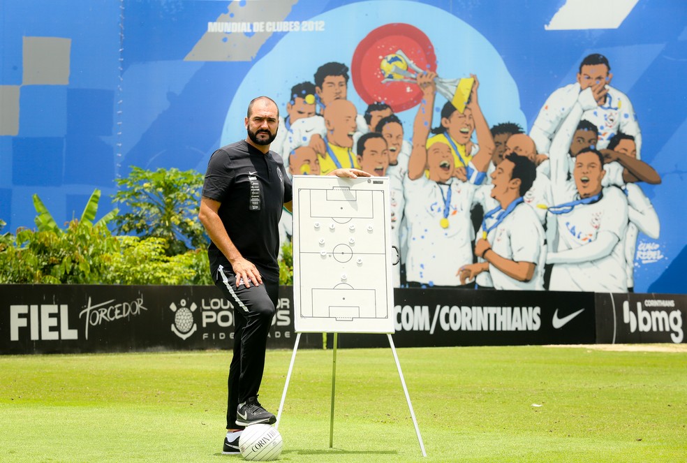 De férias, Danilo recorda raízes em MG e fala sobre experiência como treinador no Corinthians