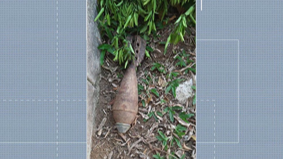 Granada de guerra encontrada em Mogi das Cruzes — Foto: Reprodução/TV Diário