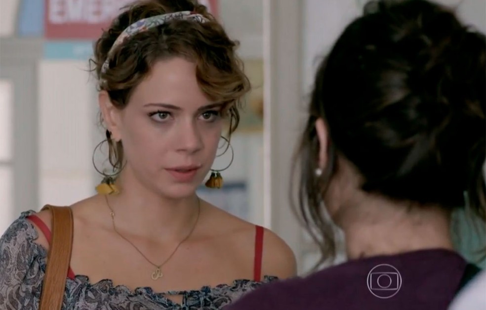 Em 'Império', Cristina (Leandra Leal) não imagina que também é filha do comendador José Alfredo (Alexandre Nero) — Foto: Globo