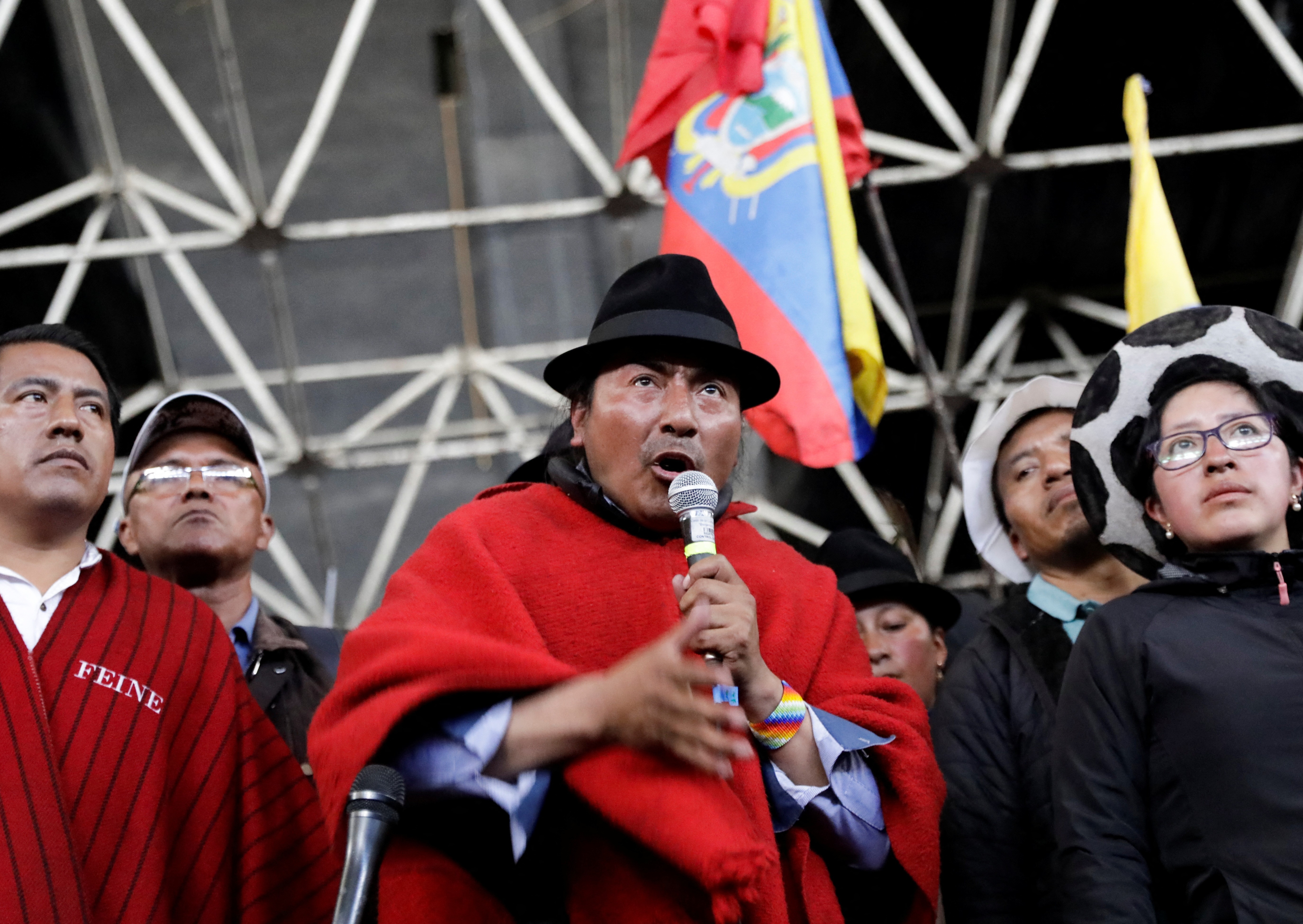 Conheça Leonidas Iza, o líder do movimento indígena no Equador