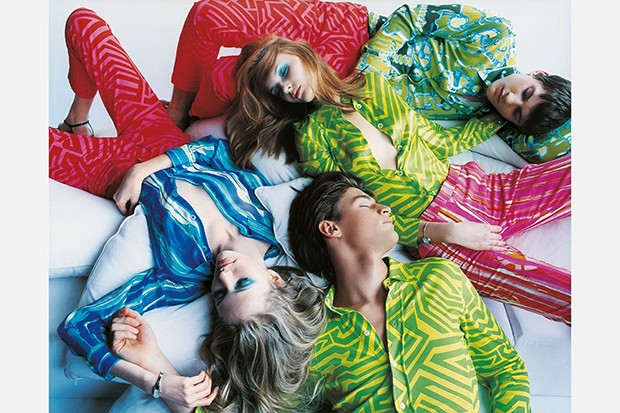 A campaign for the Spring/Summer 2003 collection (Foto: Mario Testino)