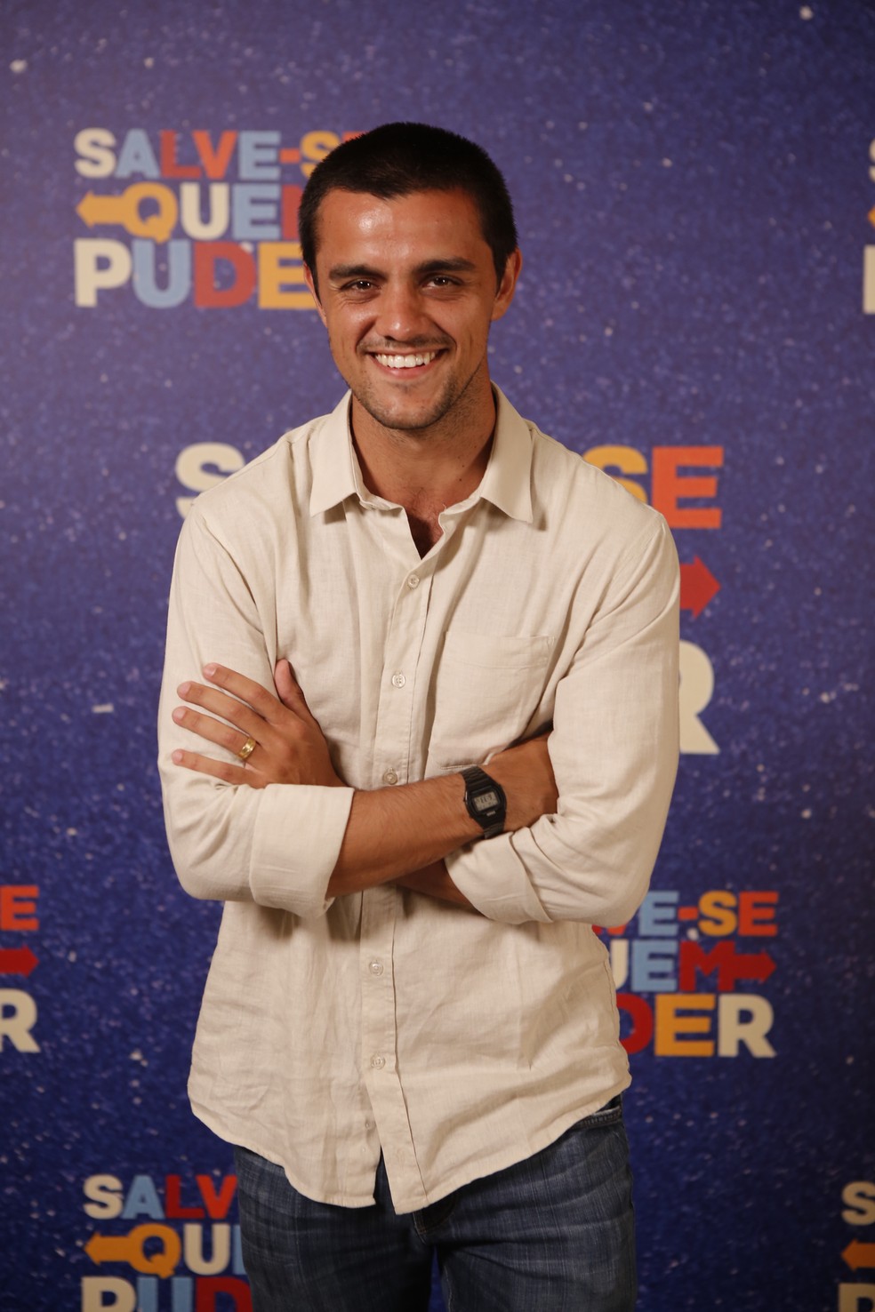 Felipe Simas é Téo em 'Salve-se Quem Puder' — Foto: Artur Meninea/Gshow