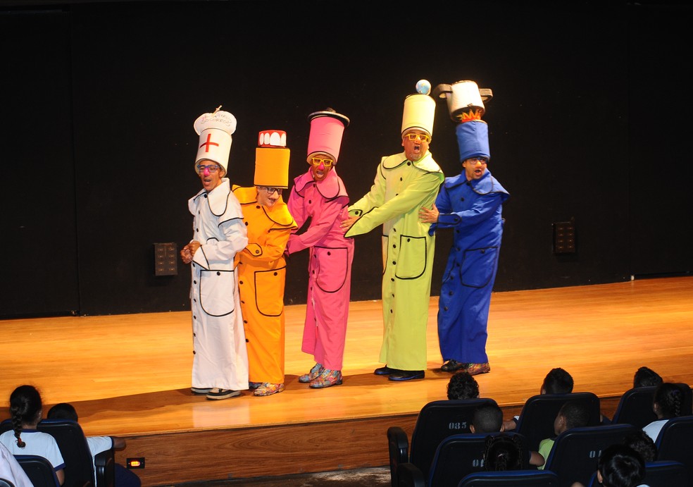 Em tom divertido, peça aborda a importância da alimentação saudável e dos bons hábitos de higiene. — Foto: Divulgação.