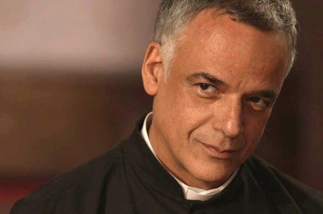 'Espelho da vida': Ângelo Antonio é padre Luis (Foto: TV Globo)