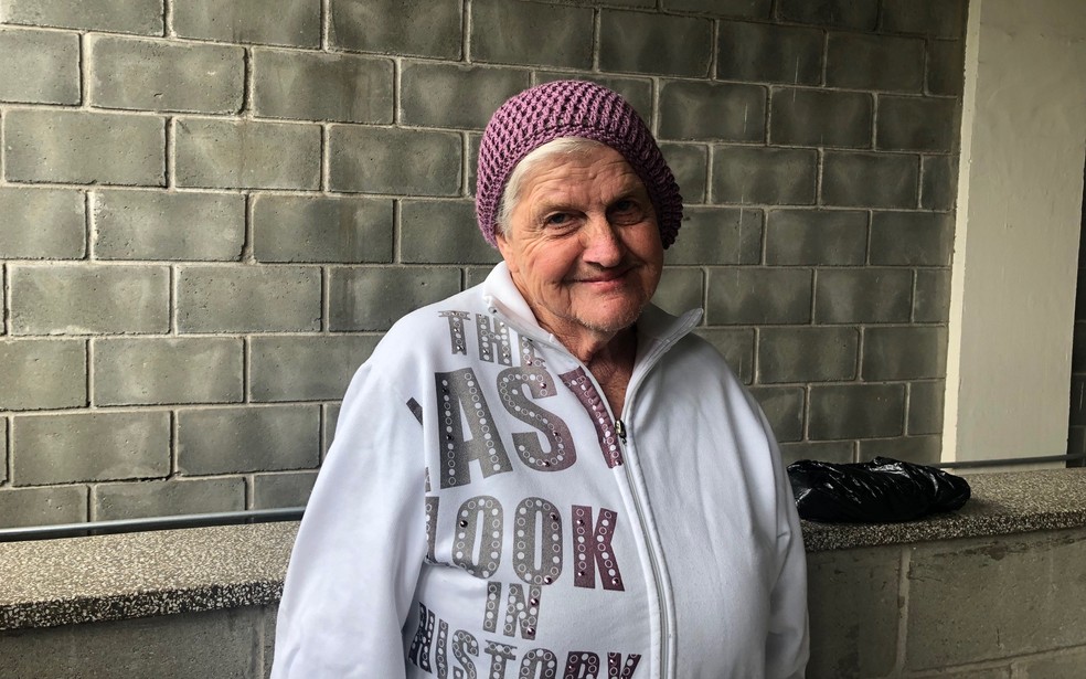 Yole Baldin, de 73 anos, mora em um dos abrigos administrados pela Prefeitura de São Paulo — Foto: Patrícia Figueiredo/G1