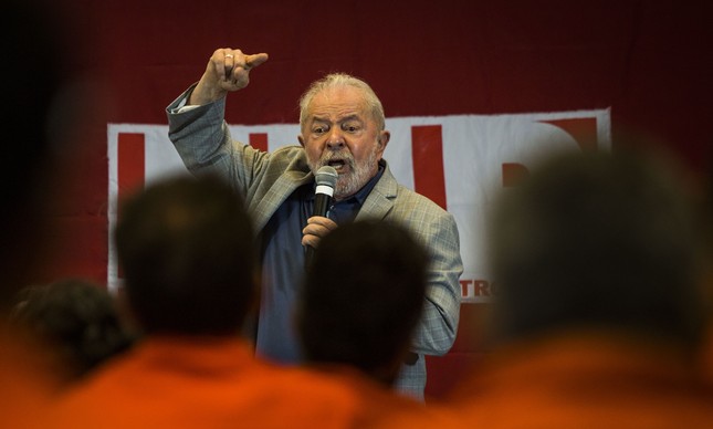 O ex-presidente Lula em reunião com a Federação Única dos Petroleiros