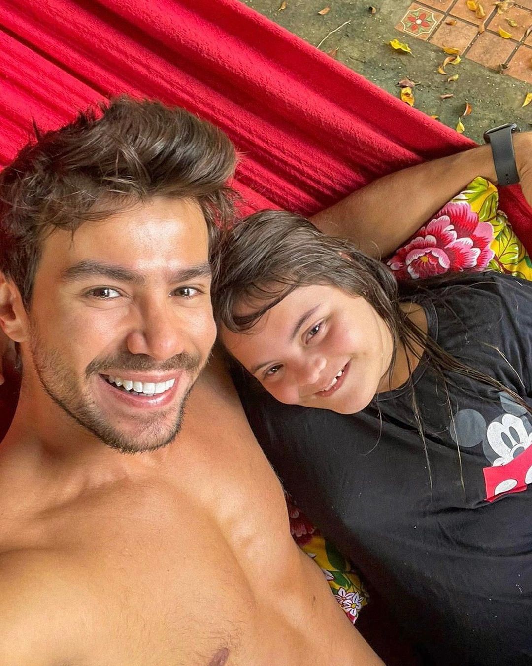 Sertanejo Mariano posa com irmã para lembrar Dia Internacional da Síndrome de Down (Foto: reprodução/instagram)