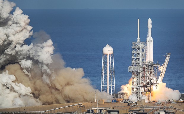 A SpaceX coloca a teste seu maior foguete até então (Foto: Joe Raedle/Getty Images)
