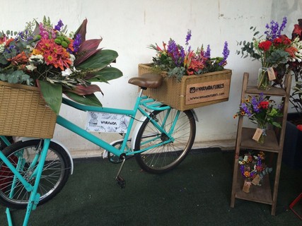 A bicicleta da Varanda - Flores em Movimento também está por lá com flores para se encantar e levar