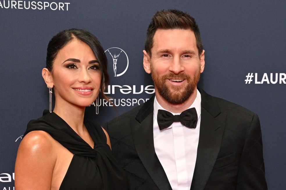 Messi e a esposa Antonella Roccuzzo no Prêmio Laureus 2023 — Foto: Stephane Cardinale/Getty Images
