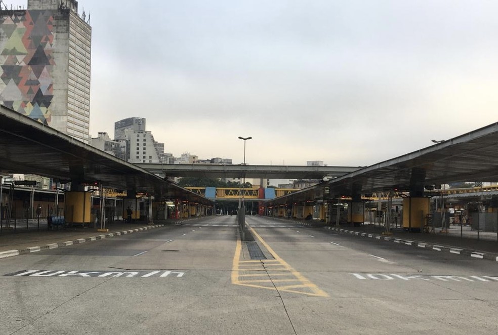 Terminal Parque Dom Pedro II vazio na manhã desta terça-feira (14) — Foto: Aldieres Batista/TV Globo