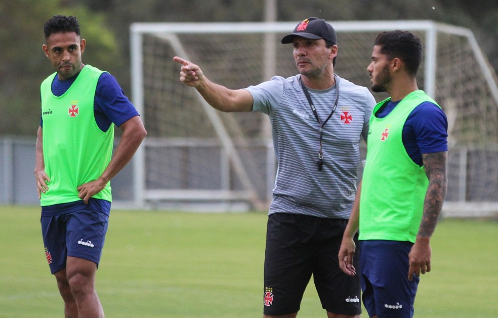 ZÃ© Ricardo treinou com Werley no lugar de Erazo (Foto: Carlos GregÃ³rio Jr./Vasco)