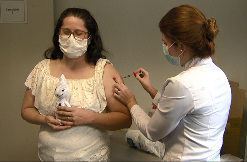 Vacinao com as doses de Oxford comea em Leme  Foto: Reproduo EPTV