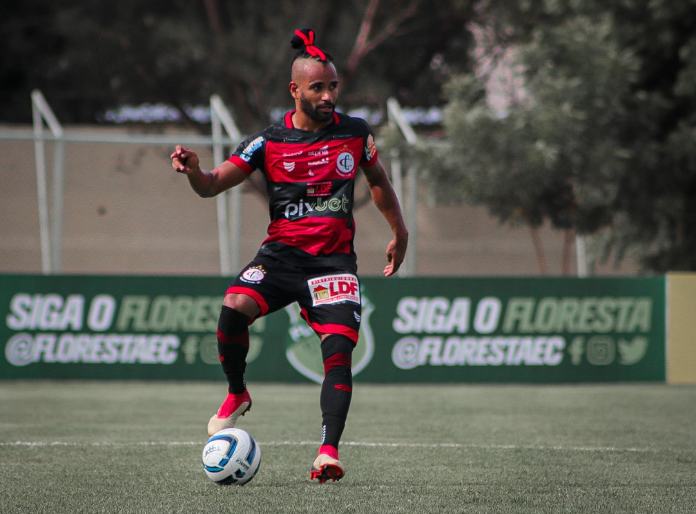 Serginho Paulista foi formado no São Paulo e joga pelo Campinense — Foto: Divulgação Campinense