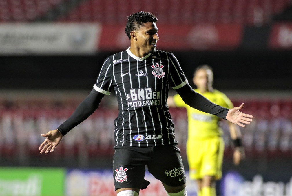 [COMENTE] Com boas atuações, Ederson deve ser titular no meio-campo do Corinthians?