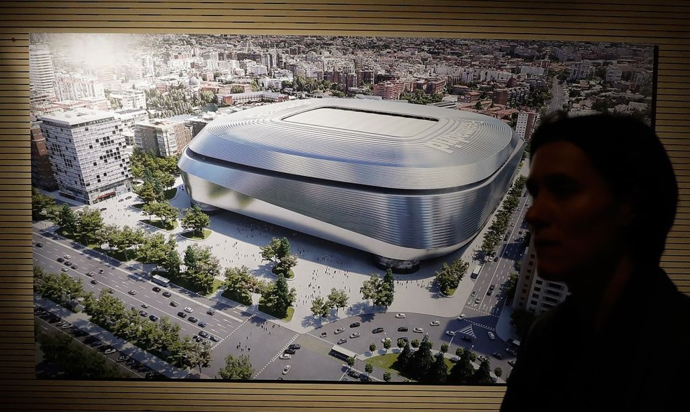 O projeto de como vai ficar o novo estádio Santiago Bernabéu, do Real Madrid — Foto: Getty Images