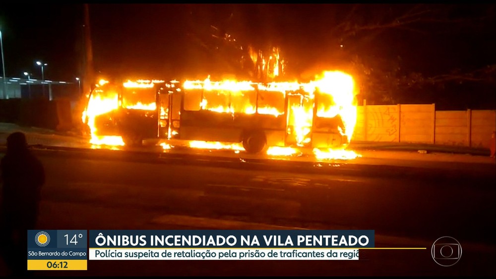 Criminosos incendeiam ônibus da San...