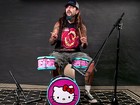 Mike Portnoy toca clássicos do rock em bateria da Hello Kitty; veja vídeo