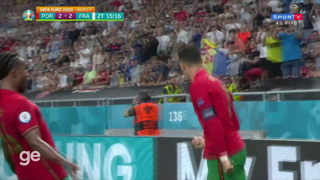 Aos 14 min do 2º tempo - gol de pênalti de Cristiano Ronaldo de Portugal contra a França