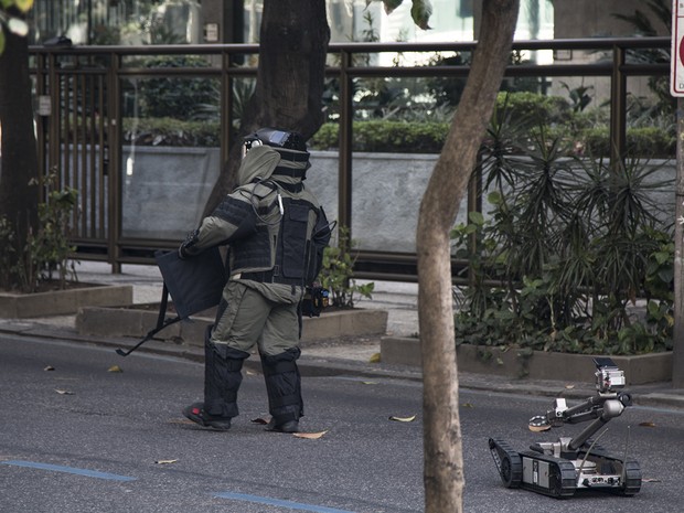 Esquadrão Antibomba analisou mala deixada no Leblon (Foto: André Carreira/Arquivo pessoal)