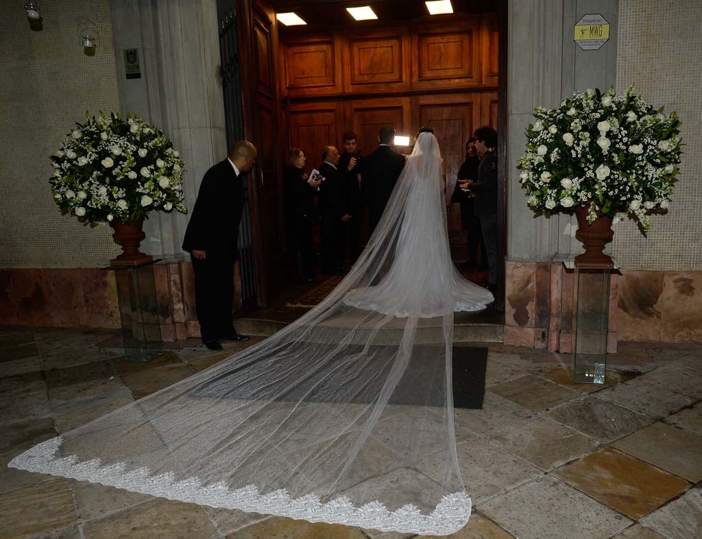 O casamento aconteceu na Nossa Senhora do Brasil (Foto: Francisco Cepeda / Agnews)