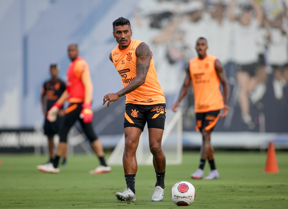 Paulinho no treinamento do Corinthians desta terça-feira — Foto: Rodrigo Coca/Ag. Corinthians