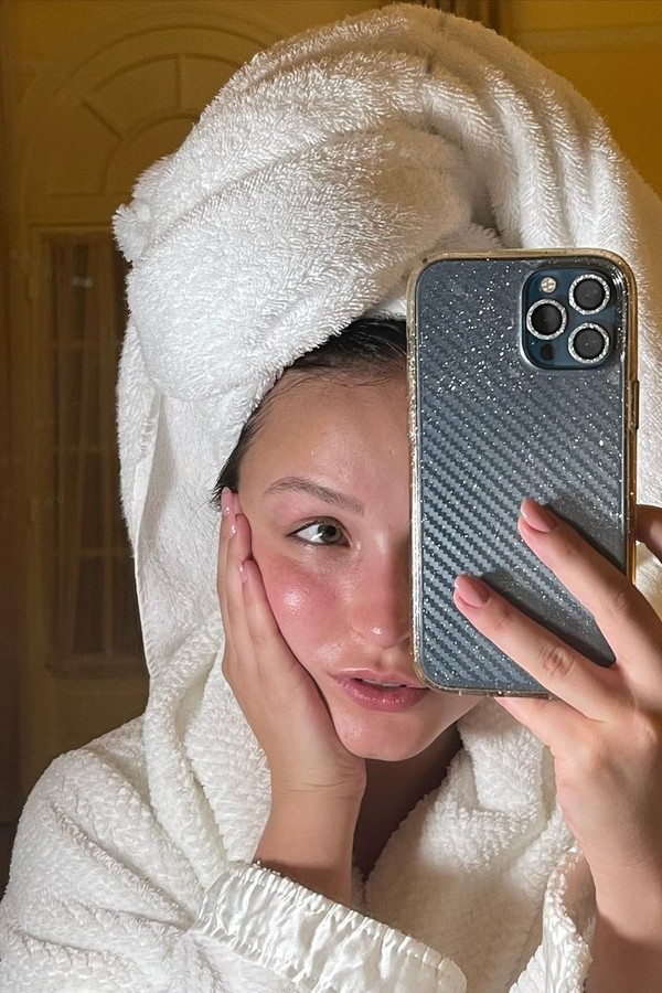 Larissa Manoela em rotina de cuidados com a pele (Foto: Instagram/Reprodução)