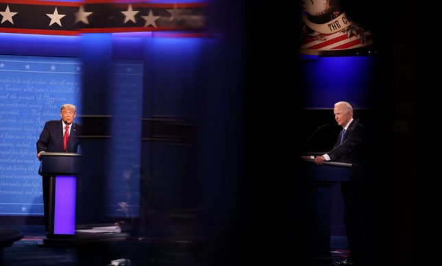 Donald Trump e Joe BIden no último debate da campanha presidencial de 2020