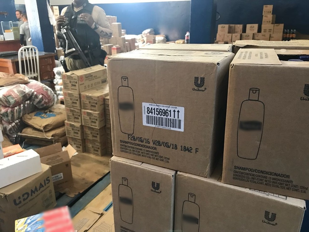 Mercadoria apreendida em Arcoverde não possuía nota fiscal, diz Polícia Civil (Foto: Polícia Civil/Divulgação)