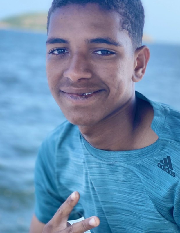 Nego do Borel leva Felipe, garoto que conheceu em semáforo, para passeio de barco (Foto: Reprodução/Instagram)