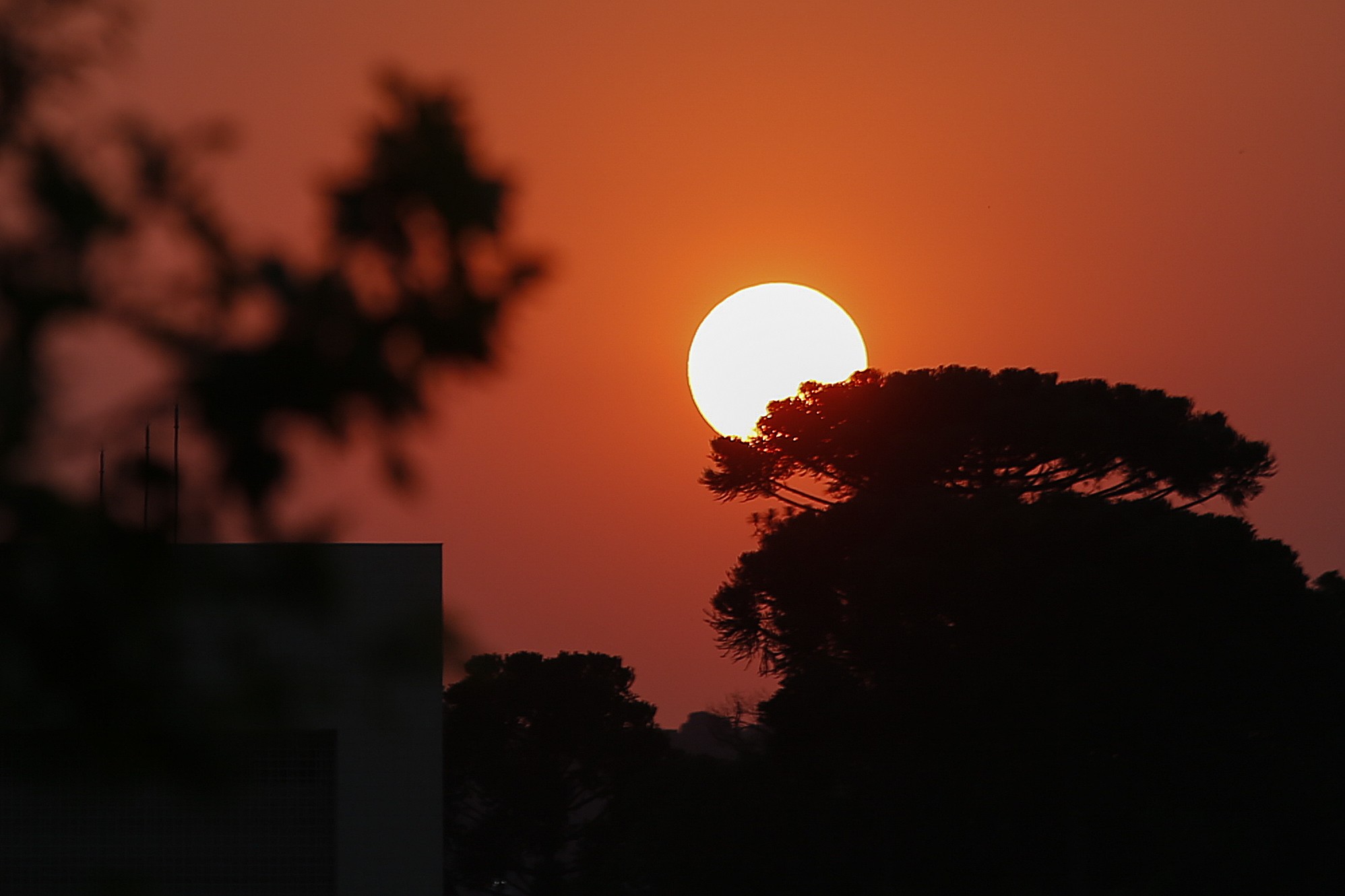 Paraná tem tarde de calor com temperaturas próximas aos 40ºC em várias regiões