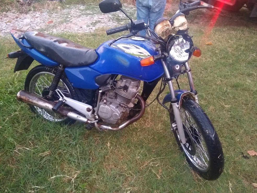 Motocicleta furtada foi recuperada  — Foto: Polícia Militar/ Divulgação