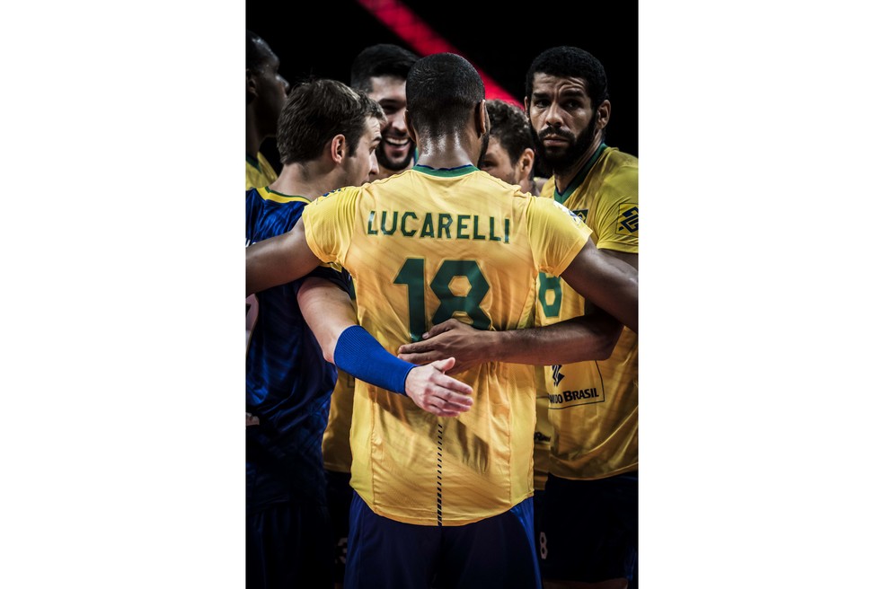 Lucarelli é o melhor do jogo contra a Argetina — Foto: Divulgação/ Fivb