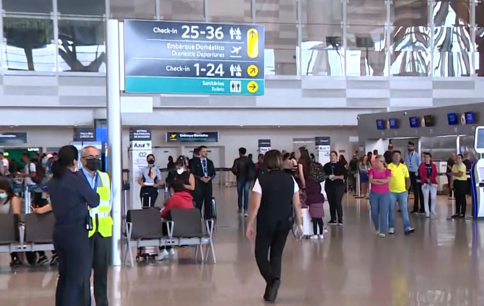 Mavimentação no Aeroporto Internacional de Viracopos, em Campinas, em dia de greve dos aeronautas — Foto: Reprodução/EPTV