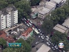 Interdição da Rua do Espinheiro complica trânsito no Recife 
