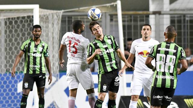 América-MG e Bragantino fizeram primeiro tempo equilibrado, mas com mais chances claras de gol para o Coelho