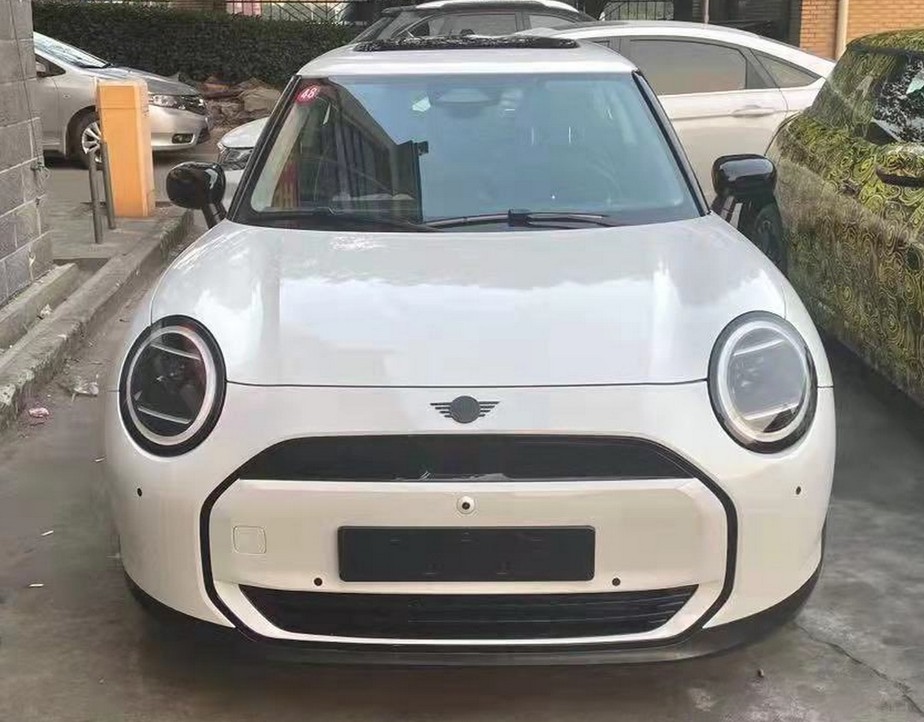 Novo Mini Cooper elétrico é flagrado na China