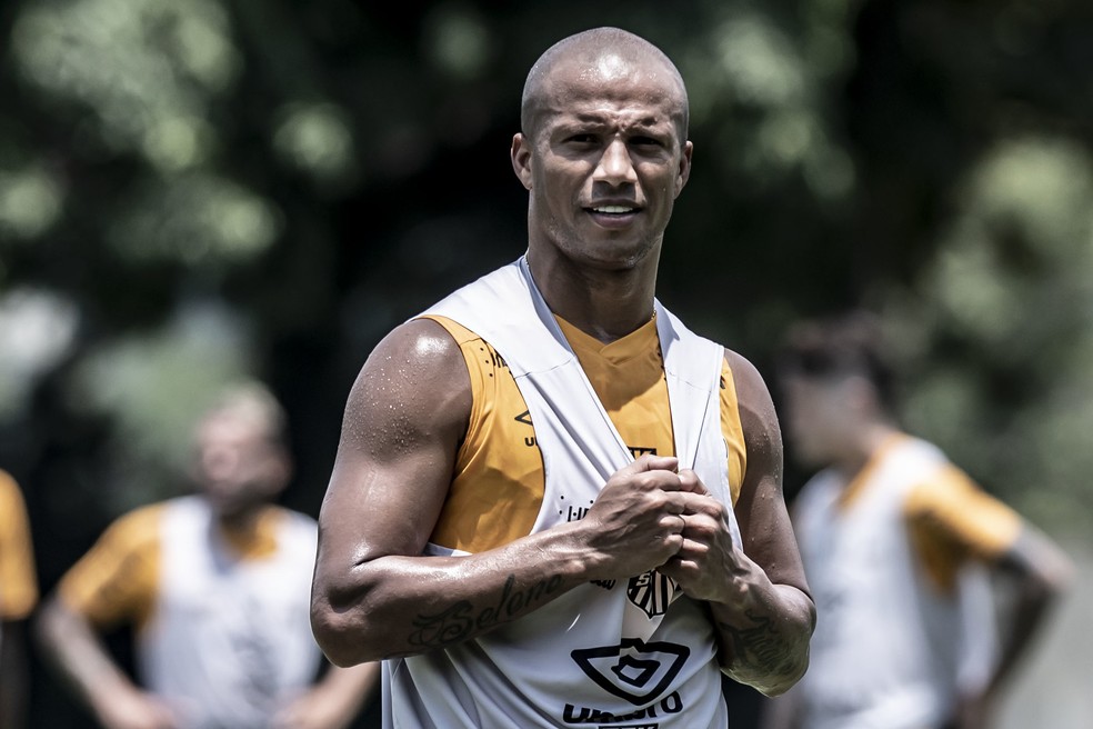 Carlos Sánchez durante treino do Santos — Foto: Ivan Storti/Santos FC