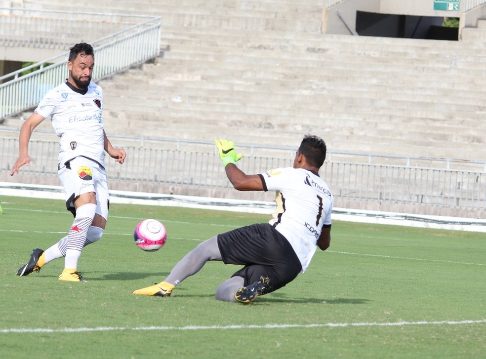 Nando foi o artilheiro do Belo na temporada com 15 gols (Foto: DivulgaÃ§Ã£o / Botafogo-PB)