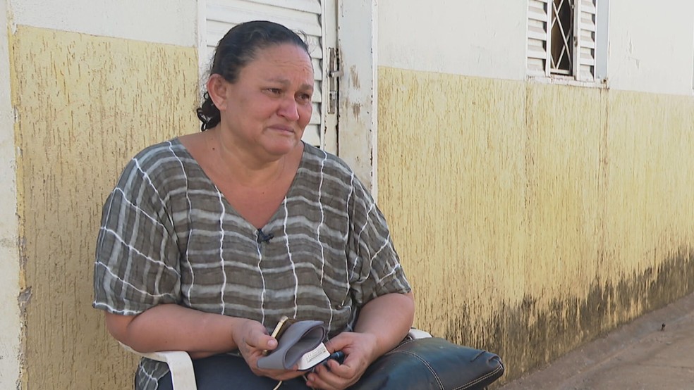 Mãe de Emily Fabrini de Araújo, de 14 anos, cobra justiça pela morte da filha — Foto: TV Globo/Reprodução