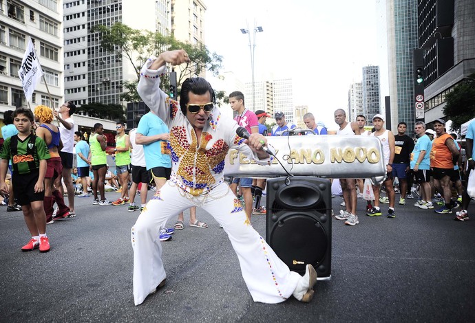 "Elvis" já é conhecido na São Silvestre (Foto: Marcos Ribolli)