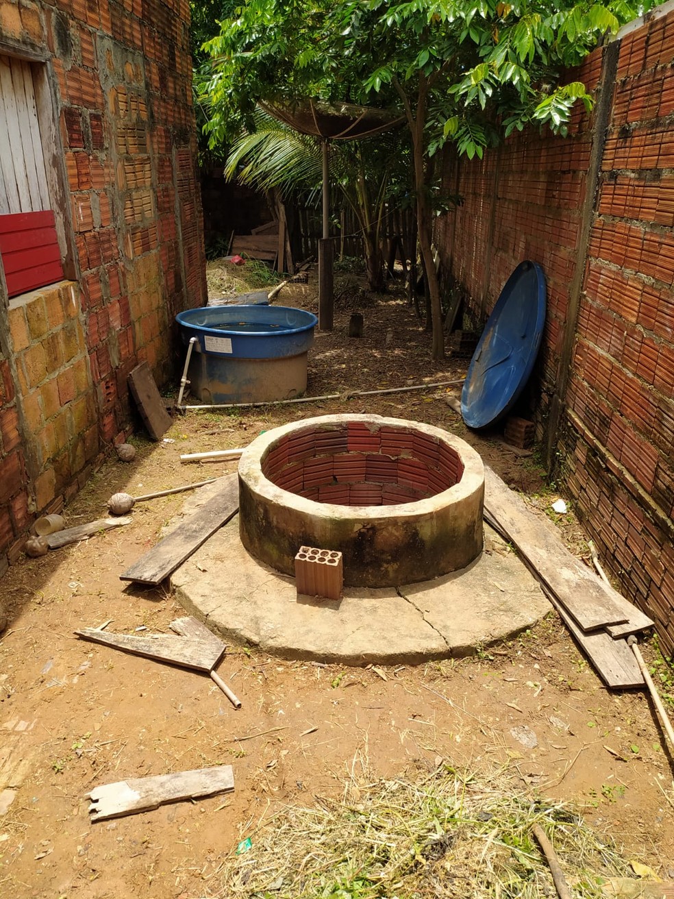 Menino caiu dentro do poço artesiano e morreu afogado na manhã deste domingo (16) em Sena Madureira  — Foto: Arquivo pessoal