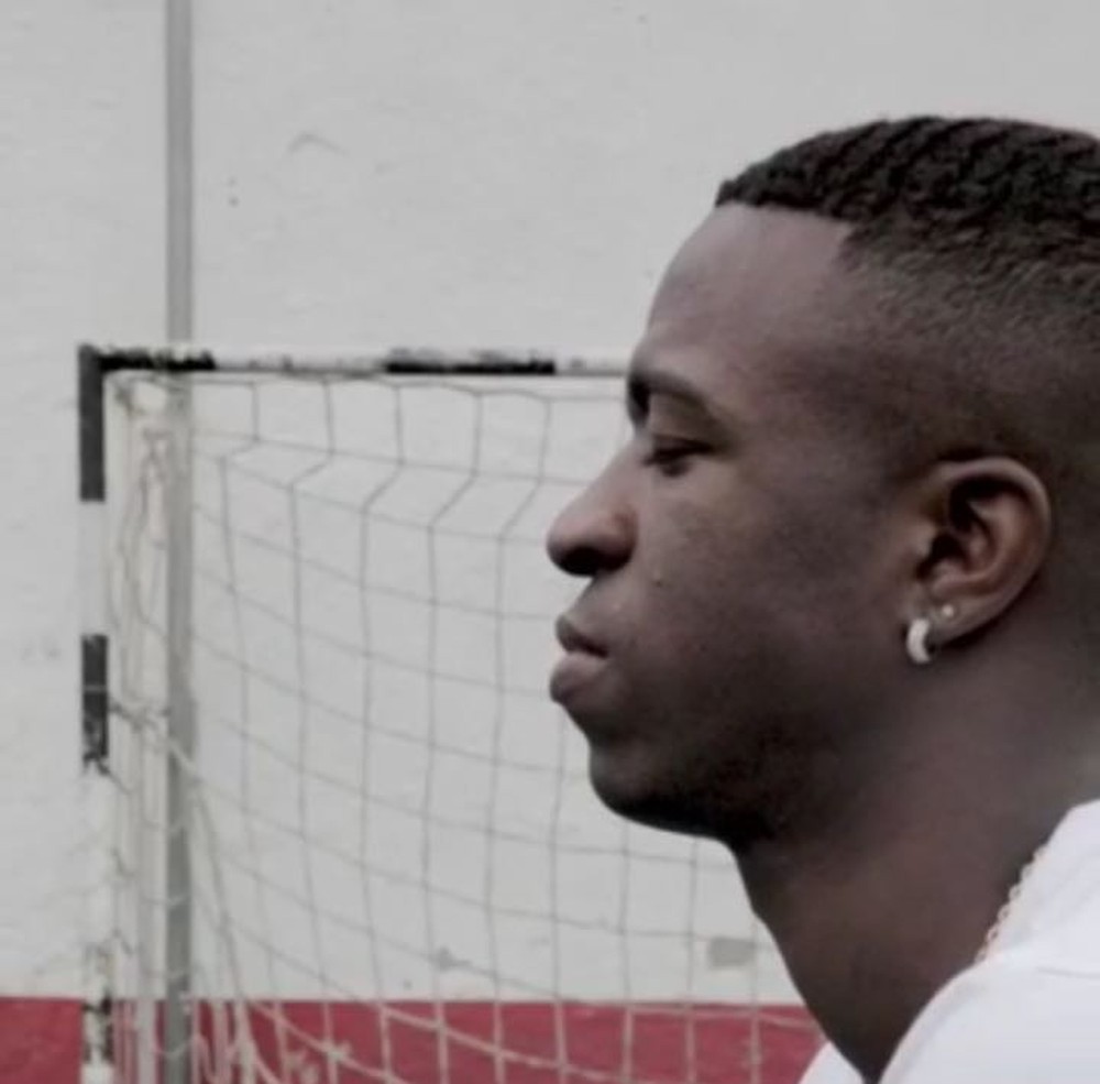 De volta às origens, Vinicius se despede do Fla e promete: É só um até breve